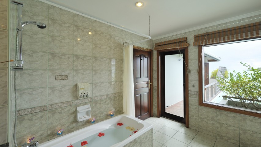 房型内部设施图片参考，如无边泳池与电视及音响， 水上别墅-Water Bungalows maldievs(马尔代夫太阳岛 Sun Island Resort) 